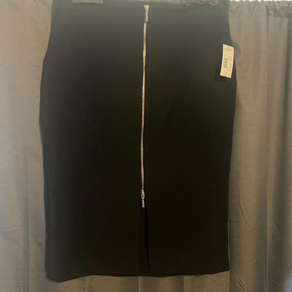 Worthington Black Pencil Skirt with Gold Zipper. Size 18. NWT.
